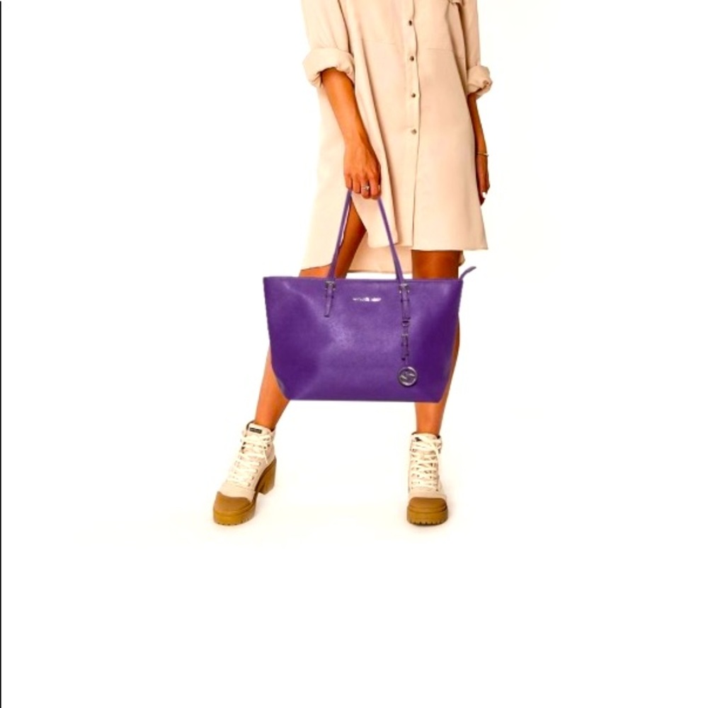 🚨Sold🚨Michael Kors Jet Set Large tote. EUC!